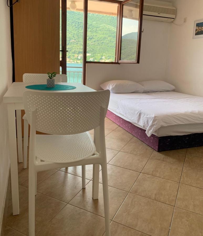 Apartmani Ivana Tivat Zewnętrze zdjęcie